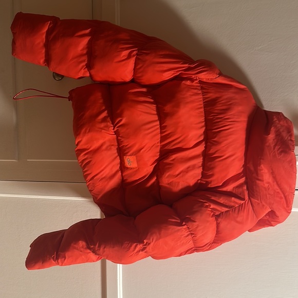 - Red Alo Puffer 🌹♥️ - Picture 2 of 7